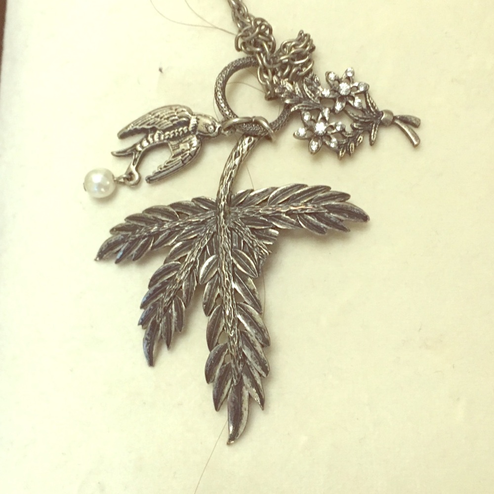 Dangling necklace